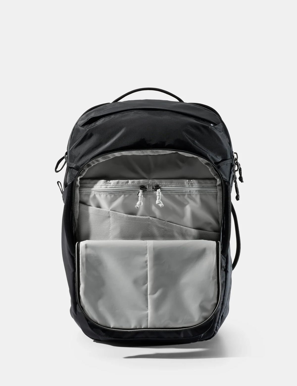 Intérieur du sac cabine Matador 30L avec compartiments de rangement