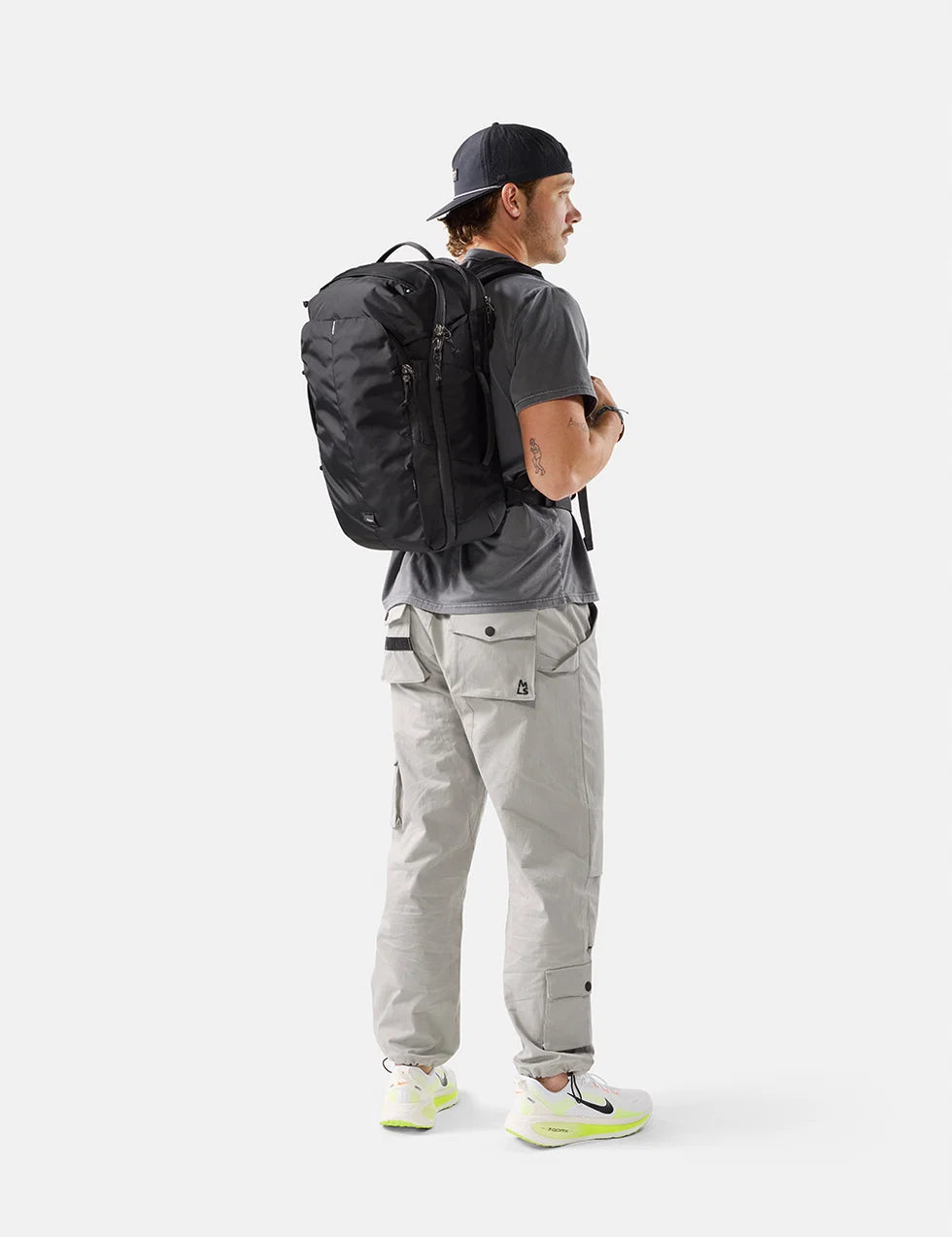 Sac à dos cabine Matador 30L noir porté au dos